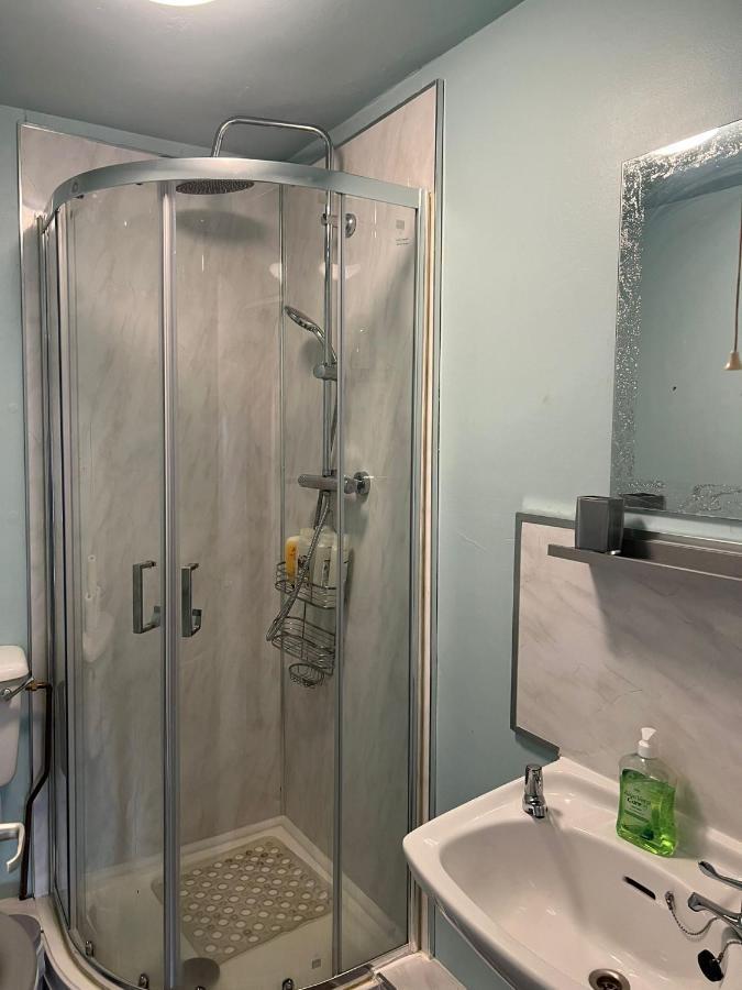 Topzy-Turvy - 1 Bedroom Apartment Свонсі Екстер'єр фото